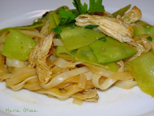 MASSA PHO COM ERVILHAS DE QUEBRAR | COZINHA ÓTIMA