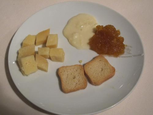 Queijo da Ilha de São Jorge e Queijo da Serra da Estrela Queijo da Ilha de São Jorge e Queijo da Serra da Estrela