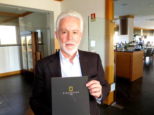 Mário Pinheiro à entrada do RESTAURANTE DA ADEGA Mário Pinheiro à entrada do RESTAURANTE DA ADEGA