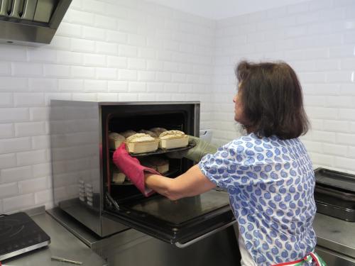Ana Paula Moreira e o forno da Miosótis, loja de produtos biológicos Ana Paula Moreira e o forno da Miosótis, loja de produtos biológicos