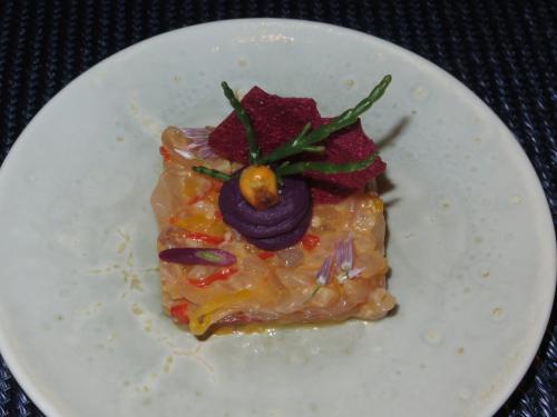 T&aacute;rtaro de carapau, escabeche e batata-doce roxa
