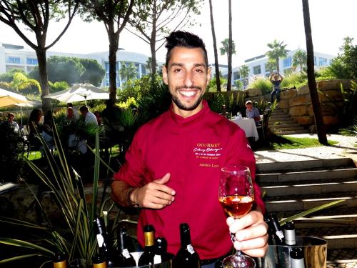 Nos jardins do Conrad, António Lopes e o Barbeito Boal Reserva Velha10 Anos Nos jardins do Conrad, António Lopes e o Barbeito Boal Reserva Velha10 Anos