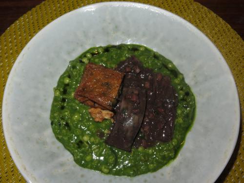 A LAMPREIA COM ARROZ, de cevada e aveia, curgete grelhada e miso A LAMPREIA COM ARROZ, de cevada e aveia, curgete grelhada e miso