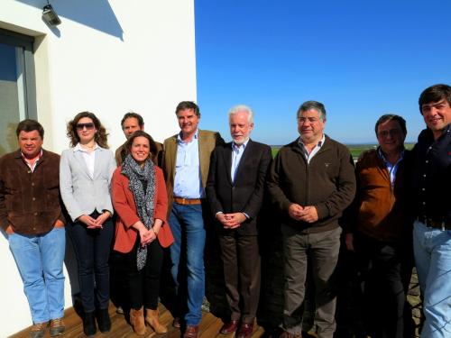 Luís Leal, Daniela Almeida (Adega Cooperativa de Vidigueira, Cuba e Alvito), Tiago Alves (Herdade da Lisboa), Mariana Lança (Herdade Grande), Reto Jörg (Quinta do Quetzal e Presidente da Vidigueira Wine Lands), Mário Pinheiro (Ribafreixo Wines), Manuel Narra (Presidente da Câmara Municipal da Vidigueira), João Carmona (Casa Agrícola Herdade do Monte da Ribeira) e Nuno Bicó (Ribafreixo Wines) Luís Leal, Daniela Almeida (Adega Cooperativa de Vidigueira, Cuba e Alvito), Tiago Alves (Herdade da Lisboa), Mariana Lança (Herdade Grande), Reto Jörg (Quinta do Quetzal e Presidente da Vidigueira Wine Lands), Mário Pinheiro (Ribafreixo Wines), Manuel Narra (Presidente da Câmara Municipal da Vidigueira), João Carmona (Casa Agrícola Herdade do Monte da Ribeira) e Nuno Bicó (Ribafreixo Wines)