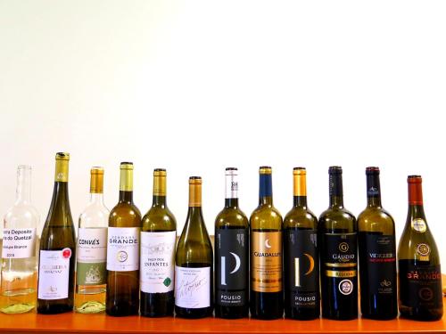 Novas colheitas: Guadalupe branco 2015 (amostra do depósito), Vidigueira Antão Vaz branco 2015, Convés Antão Vaz branco 2015, Herdade Grande branco 2015, Paço dos Infantes branco 2015, Pato Frio Grande Escolha branco 2014, Pousio Escolha branco 2014, Guadalupe Winemaker’s Selection tinto 2012, Pousio Escolha tinto 2013, Gáudio Reserva tinto 2012, Vidigueira Alicante Bouschet tinto 2014, Herdade Grande Reserva tinto 2011 Novas colheitas: Guadalupe branco 2015 (amostra do depósito), Vidigueira Antão Vaz branco 2015, Convés Antão Vaz branco 2015, Herdade Grande branco 2015, Paço dos Infantes branco 2015, Pato Frio Grande Escolha branco 2014, Pousio Escolha branco 2014, Guadalupe Winemaker’s Selection tinto 2012, Pousio Escolha tinto 2013, Gáudio Reserva tinto 2012, Vidigueira Alicante Bouschet tinto 2014, Herdade Grande Reserva tinto 2011