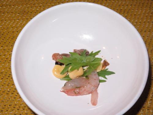 Amuse-bouche – O “marisco dos pobres”, gamba rosa, picle de mexilhão e mizuna Amuse-bouche – O “marisco dos pobres”, gamba rosa, picle de mexilhão e mizuna