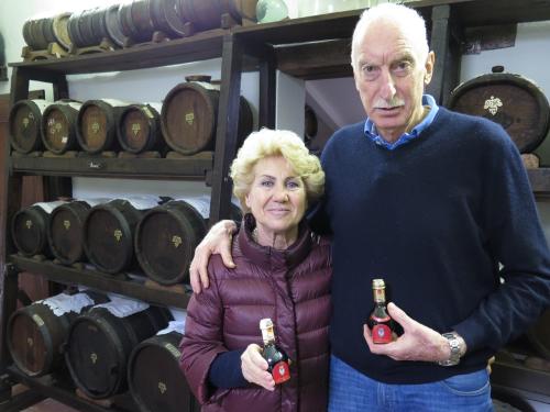 Giovanna e Giorgio Barbieri na Acetaia di Giorgio Giovanna e Giorgio Barbieri na Acetaia di Giorgio
