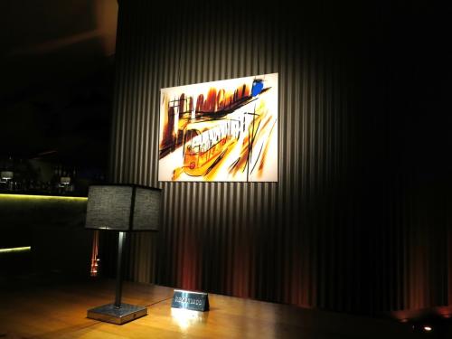 Durante 40 dias, a obra &lsquo;Loucos por Lisboa&rsquo; estar&aacute; em exposi&ccedil;&atilde;o no SILK&hellip; e o &lsquo;Carapau Amarelo&rsquo; estar&aacute; &agrave; disposi&ccedil;&atilde;o na carta