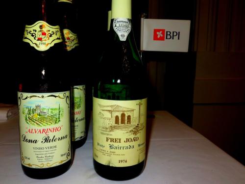 Dona Paterna branco 1998 / Frei João branco 1974 Dona Paterna branco 1998 / Frei João branco 1974