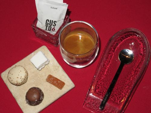 Mignardises com o caf&eacute;
