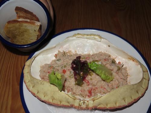 Recheio de sapateira, pickles de algas e coração de alface Recheio de sapateira, pickles de algas e coração de alface