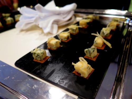 Stilton com cracker de especiarias e Granny Smith desidratada