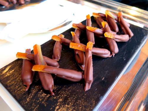 Laranja confit coberta de chocolate de leite