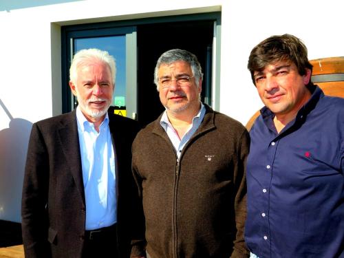 Manuel Narra, Presidente da Câmara Municipal de Vidigueira, entre os dois sócios da Ribafreixo Wines, Manuel Pinheiro e Nuno Bicó Manuel Narra, Presidente da Câmara Municipal de Vidigueira, entre os dois sócios da Ribafreixo Wines, Manuel Pinheiro e Nuno Bicó