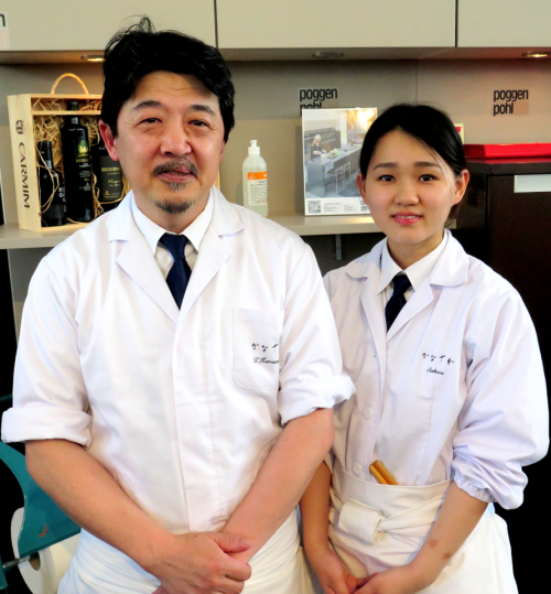 Tomoaki Kanazawa e a filha Sakura Tomoaki Kanazawa e a filha Sakura