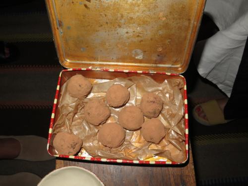 Trufas de chocolate com ameixa e pumpernickle (Hugo Brito)