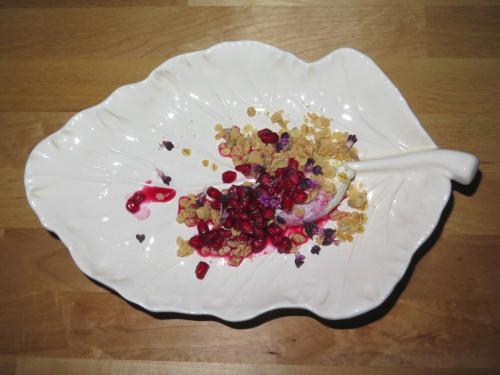 'Romã, requeijão, muesli' 'Romã, requeijão, muesli'