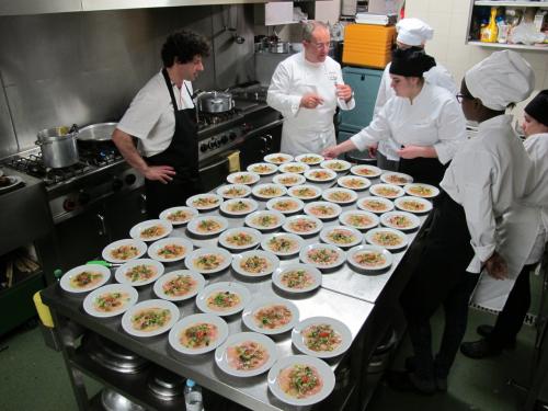 O 1.º prato, ainda na cozinha O 1.º prato, ainda na cozinha