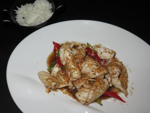 Pla - Meuk - Tod - Gratiam - Prik Thai | Lula frita com molho de alho e pimenta Pla - Meuk - Tod - Gratiam - Prik Thai | Lula frita com molho de alho e pimenta