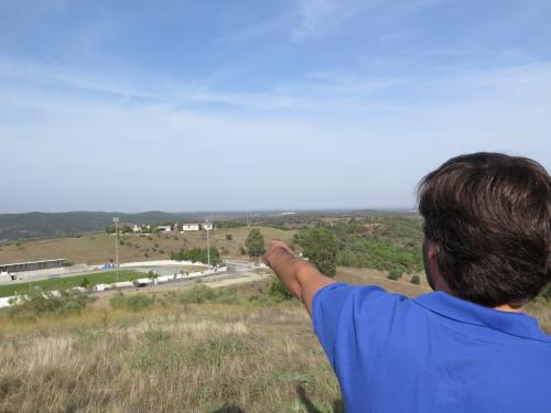 No Castelo de Arraiolos, vendo ao fundo o Monte da Ravasqueira