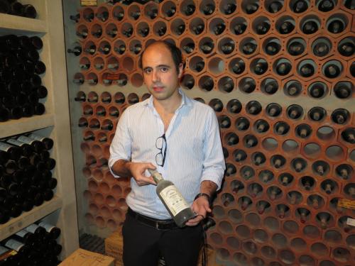Rodrigo Saragga e o Burmester Porto Colheita 1958, atualmente servido a copo no restaurante Rodrigo Saragga e o Burmester Porto Colheita 1958, atualmente servido a copo no restaurante