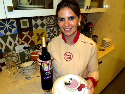 Mónica Pereira e a mousse de vinho tinto... feita com o Santos da Casa Douro DOC Tinto 2014 Mónica Pereira e a mousse de vinho tinto... feita com o Santos da Casa Douro DOC Tinto 2014