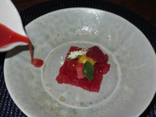 T&aacute;rtaro de melancia, chili e morangos