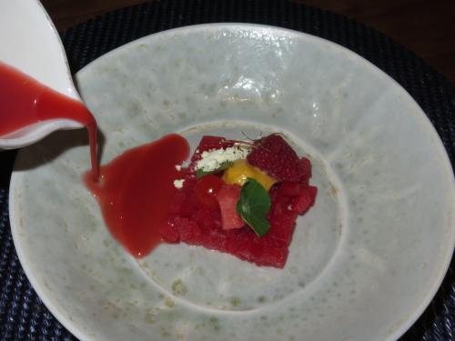 T&aacute;rtaro de melancia, chili e morangos