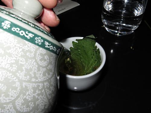 ... folha de shiso...