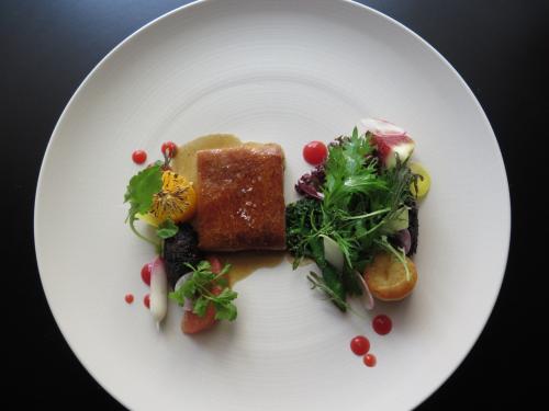 Leit&atilde;o da Bairrada, batata confit, morcela e laranja