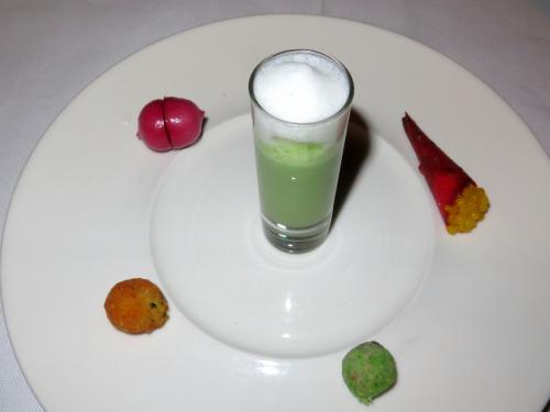 Inclui o clássico... macaron de beterraba! Inclui o clássico... macaron de beterraba!
