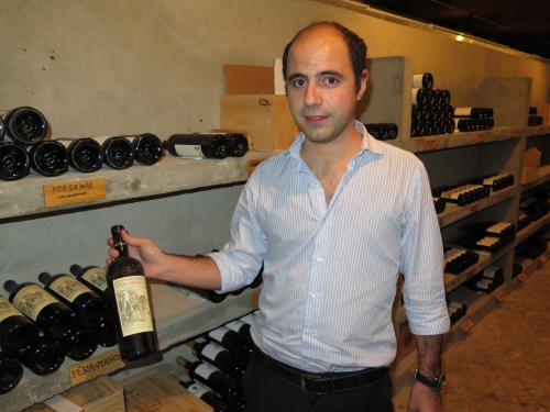 Visita guiada à garrafeira do PORTO DE SANTA MARIA com o proprietário Rodrigo Saragga Visita guiada à garrafeira do PORTO DE SANTA MARIA com o proprietário Rodrigo Saragga