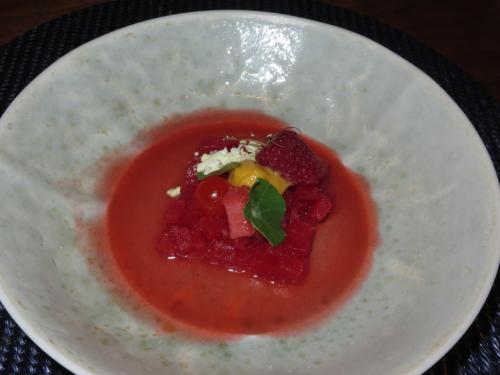 T&aacute;rtaro de melancia, chili e morangos