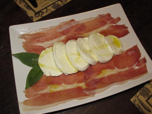 mozzarella di b&uacute;fala
