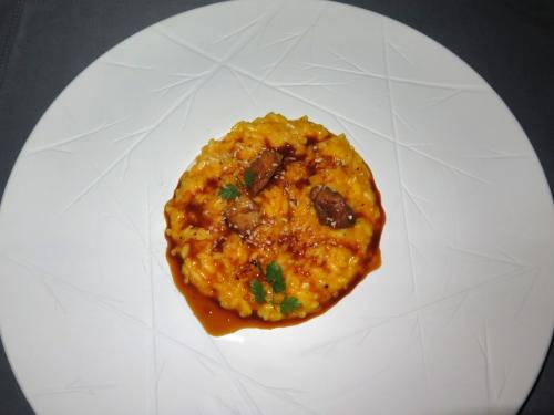 Risotto de abóbora com café liofilizado, pó de amêndoa e molejas Risotto de abóbora com café liofilizado, pó de amêndoa e molejas
