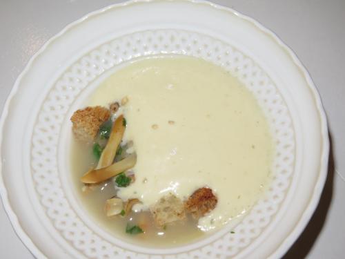 Lingueir&atilde;o com espuma de alho e ovo 