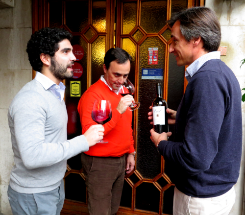 Pedro O. Silva Reis (marketing), Rui Soares (viticultura), Jorge Moreira (enologia) Pedro O. Silva Reis (marketing), Rui Soares (viticultura), Jorge Moreira (enologia)