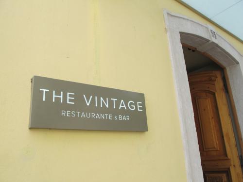 THE VINTAGE, com porta direta para a rua
