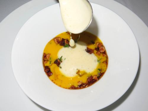 ... com um zabaione de avel&atilde; e trufa