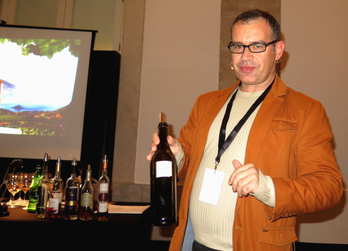 Manuel Moreira e o Excellent Superior Moscatel Roxo Manuel Moreira e o Excellent Superior Moscatel Roxo