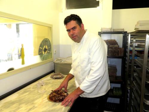 Francisco Siopa na sua &lsquo;f&aacute;brica&rsquo; de chocolate