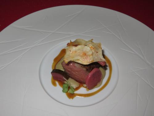 Bife marinado com soja, creme de beringela e legumes &lsquo;Carpione&rsquo;