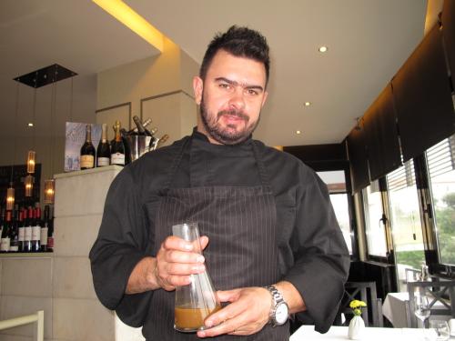 Pablo Oazen e molho tucupi .JPG Pablo Oazen e molho tucupi .JPG