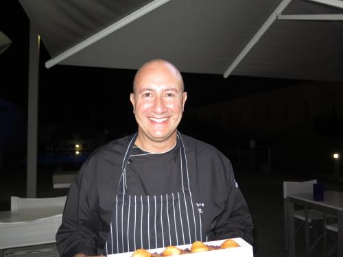 António Nobre chega com os petits fours António Nobre chega com os petits fours