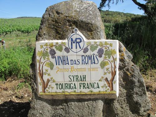 A entrada da Vinha das Romãs A entrada da Vinha das Romãs