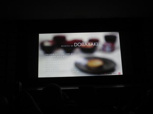 Anna Lins no MISS JAPPA ensinando a fazer Dorayakis