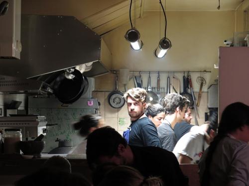 James Henry... na cozinha do BONES James Henry... na cozinha do BONES