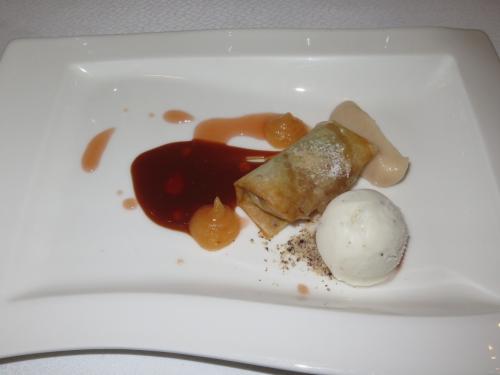 Crocante de Marmelo, Mousse de Ma&ccedil;&atilde;s e Peras, Caramelo Salgado, Gelado de Requeij&atilde;o e Pimenta da Jamaica