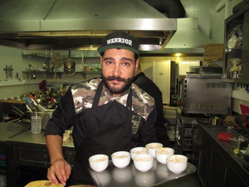 Daniel Cardoso e as taças de Coleslaw Daniel Cardoso e as taças de Coleslaw