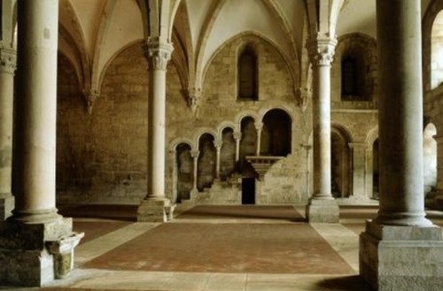 Refeitório dos frades, Alcobaça.jpg Refeitório dos frades, Alcobaça.jpg